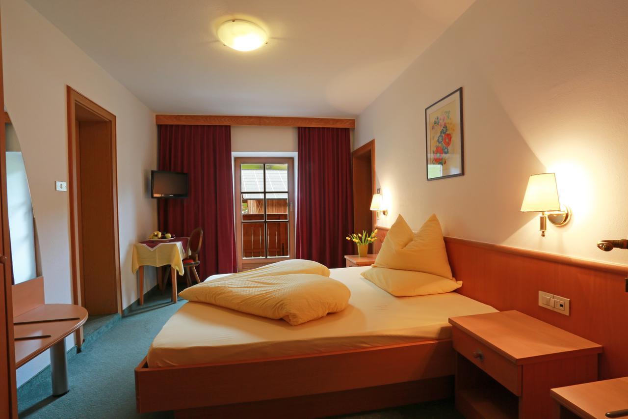 Steinerhof Hotel Braies  Exterior photo